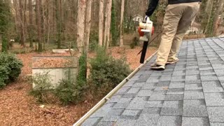 Gutter cleaning: Walkable roof