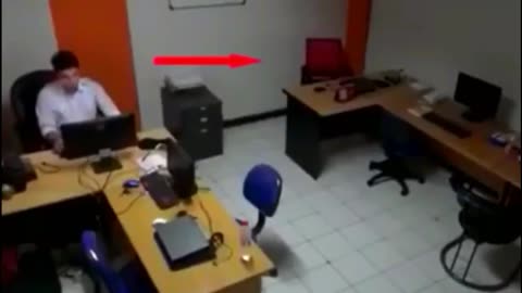 Fantasma en oficina.