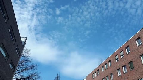 Himmel in Berlin am 6.4.2024 um 15:52 Uhr