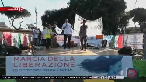 Mohamed Koranè alla marcia della liberazione a Roma