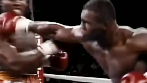 Mike Tyson | Right Jab Knockout 💪 #shorts #boxing #sports #old #legends #legends #game