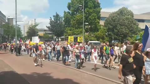 The Netherlands: Dutch march in support of farmers convoy to protest green policies (July 4, 2022)