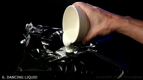 10 Astonishing Science Stunts Utilizing Fluid!