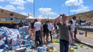 Israeli protesters block aid convoy headed to Gaza