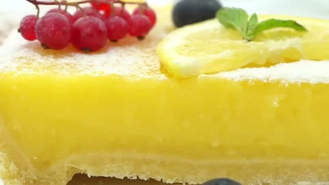 Crazy Easy Lemon Tart: So Refreshing, You'll Devour It! #tartrecipe #lemondessert #baking