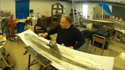 Ep #24 What else is being built in the EAA hangar? Challenger 2 Ultralight Airplane