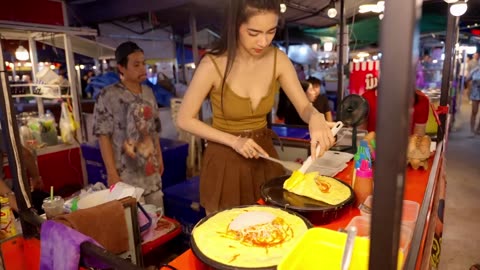 The Most Beautiful Omelet Lady In Vientiane - Laos Street Food