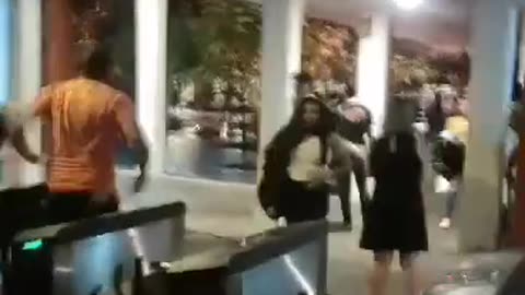 Faculdade no Recife é evacuada após aluno fantasiado de ‘Pânico’ causar tumulto