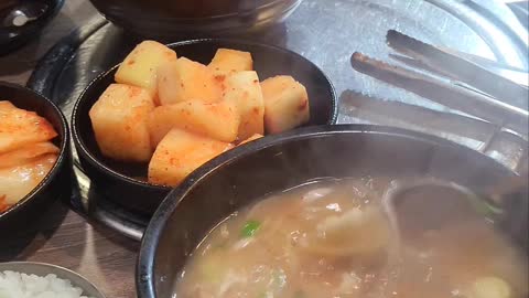 Ox head meat and rice soup (Han-woo someri googbob) 한우 소머리 국밥