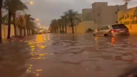 Doha residents embrace joyful moments as heavy rain