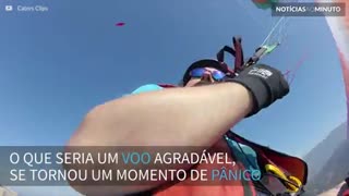 Pânico no ar: Parapente perde o controle e cai no mar