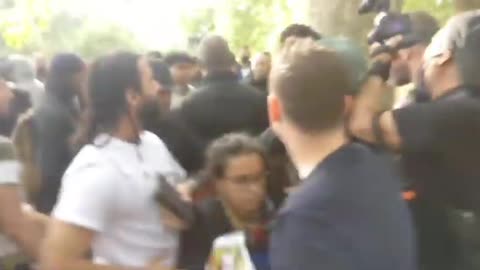 Police involved as a Christian lady (Hatun) got assaulted for critiquing Islam Speakers Corner, UK