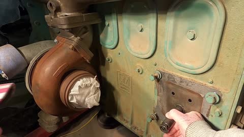 671 Detroit Diesel Engine Modifications..Plugging oil pressure drains and modifying valve cover