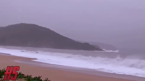 Three UFO_UAPs Swarm Jetliner Airplane in Pearl Beach, AUS - August 21 2023 is it VFX?