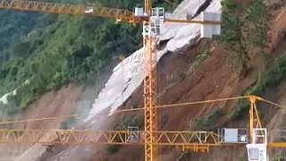 Impresionante deslizamiento bloqueó vía en Antioquia