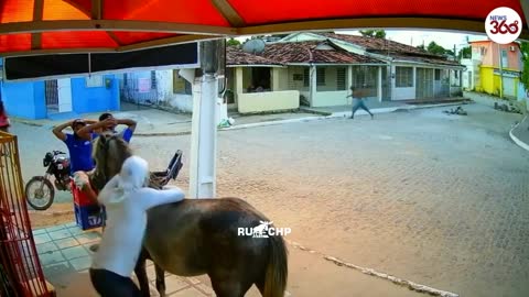 Caught on Camera: Masked robbers on horseback carry out a daring store robbery