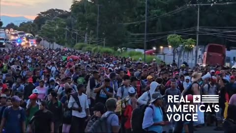 The caravan bound for our southern border has grown to 3000 people | Oscar Blue