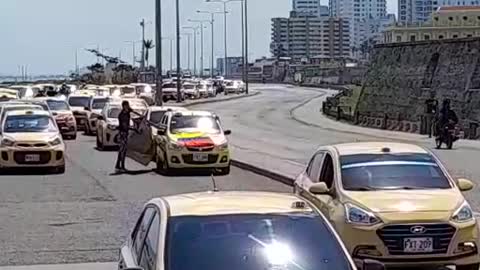 Plan tortuga de taxistas en La Santander