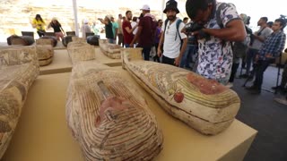 Hallan el primer escondite con estatuas de bronce del Periodo Tardío en Saqara