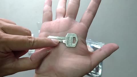 SECRET MAGIC TRICKS FOR KEYS-THROUGHING RINGS