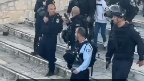 Israeli soldiers invade Al Aqsa mosque and attack Palestinian worshippers