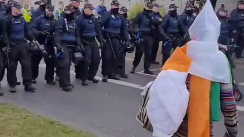 Right on cue, Gardaí thugs with their faces covered in Coolock begin pushing