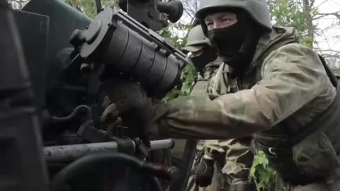 Crews of 122-mm howitzers D-30 of artillery units work in combat