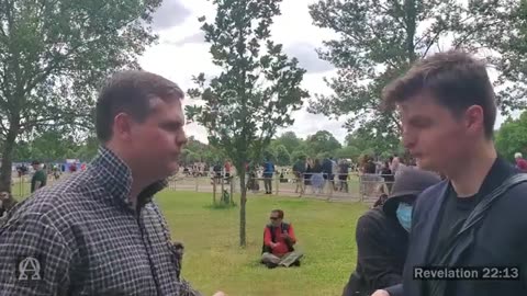 Speakers Corner - Bob Giving A Young Christian Advice On How To Debate The Muslims In The Park