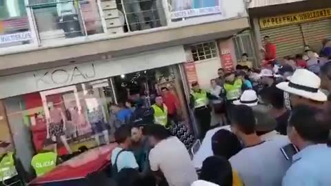 Vehículo fuera de control arrolló a dos personas durante 'show' en fiestas de Barbosa, Santander