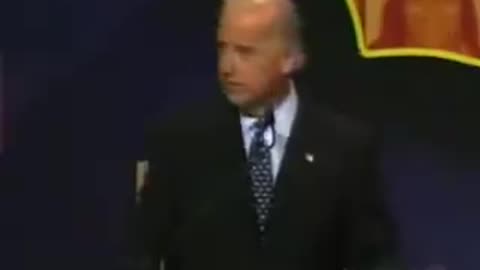 Caso você tenha esquecido, aqui está Joe Biden casualmente insinuando que Barack Obama é gay. A partir de junho de 2007.