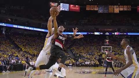 Steph Curry TROLLED by Trail Blazers After Ridiculous Traveling No-Call