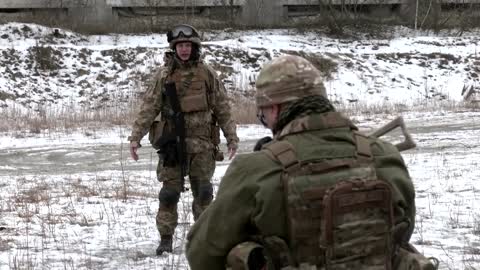 Ukrainian reservists train for war with Russia