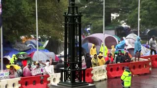 NZ protesters dance to songs meant to disperse them