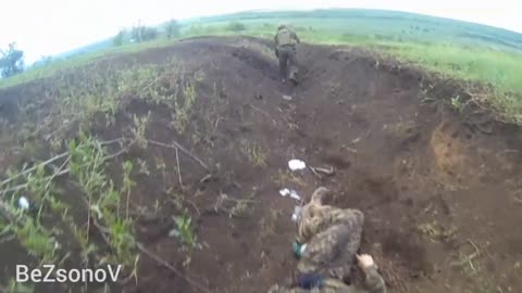 Novoselovka. DPR soldiers clean up the village. Ukrops, as usual, dump the bodies of their dead