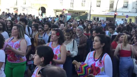 Festejos da sensação de liberdade no Rossio - 25 de abril de 2022