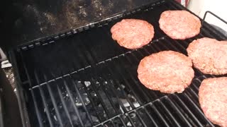 Grilling some simple burgers that taste GREAT