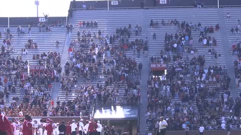 Auburn players and coaches join arms for prayer circle ahead of W. Kentucky game