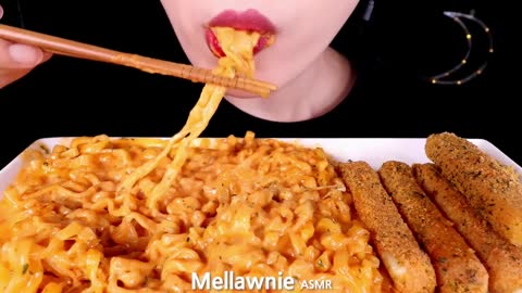 ASMR CHEESY CARBO NOODLES, CRUNCHY MOZARELLA STICKS BY THE FAMOUS MELLAWNIE