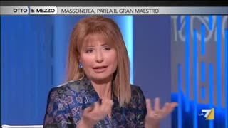 Intervista del 2014 di Lilli Gruber al Gran Maestro attuale della Massoneria del Grande Oriente Stefano Bisi che dice in tv che è un'associazione perchè se no sarebbe fuori legge perchè le società segrete sono vietate in Italia ma i nomi segreti