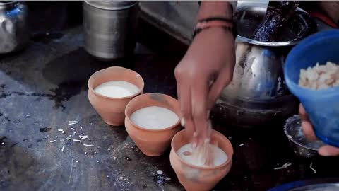 People Fight For Lassi | Famous Jeda Lassi in Lahore Food Street | Street Food Of Lahore India