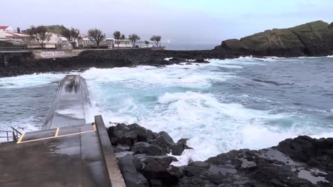 Ponta Delgada Domingo ventoso / windy Sunday, Sao Miguel Azores Portugal - 11.02.2024 #weather