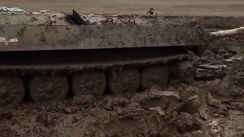 T-LB with an American howitzer M-777 got stuck in the mud