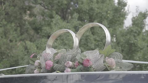 flowers on the hood of Hummer cars decoration for a wedding 1