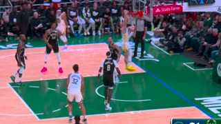 NBA - Brandin Podziemski with the nice slam down the lane. Warriors-Bucks