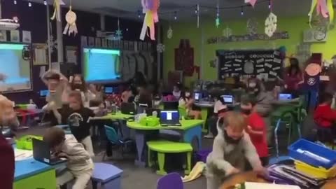 Children in a Las Vegas elementary school find out they no longer have to wear masks ❤🇺🇸