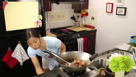 Tamarind Shrimp Recipe กุ้งผัดซอสมะขาม - Hot Thai Kitchen!
