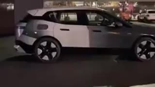 WOW THIS AMAZINGLY UNIQUE CAR CHANGES COLOR BY A APP