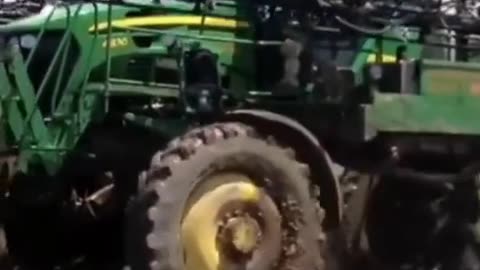 tractors stuck, machines accelerating (29)