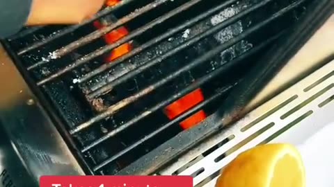 Lifehack Lemon and salt to clean bbq