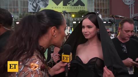 MTV VMAs 2022 Sofia Carson Explains Her GLAM GOTH Lewk (Exclusive)